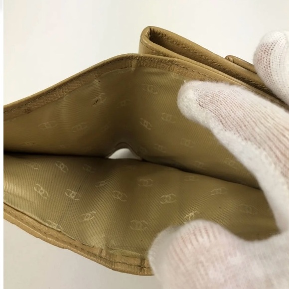 Full Inclusion authentic Chanel vintage Beige Sevruga Compact Wallet. - Picture 10 of 15